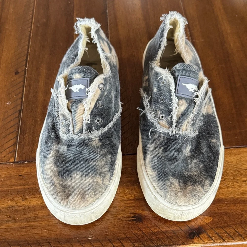Rocket Dog Black and Tan Distressed Sneakers